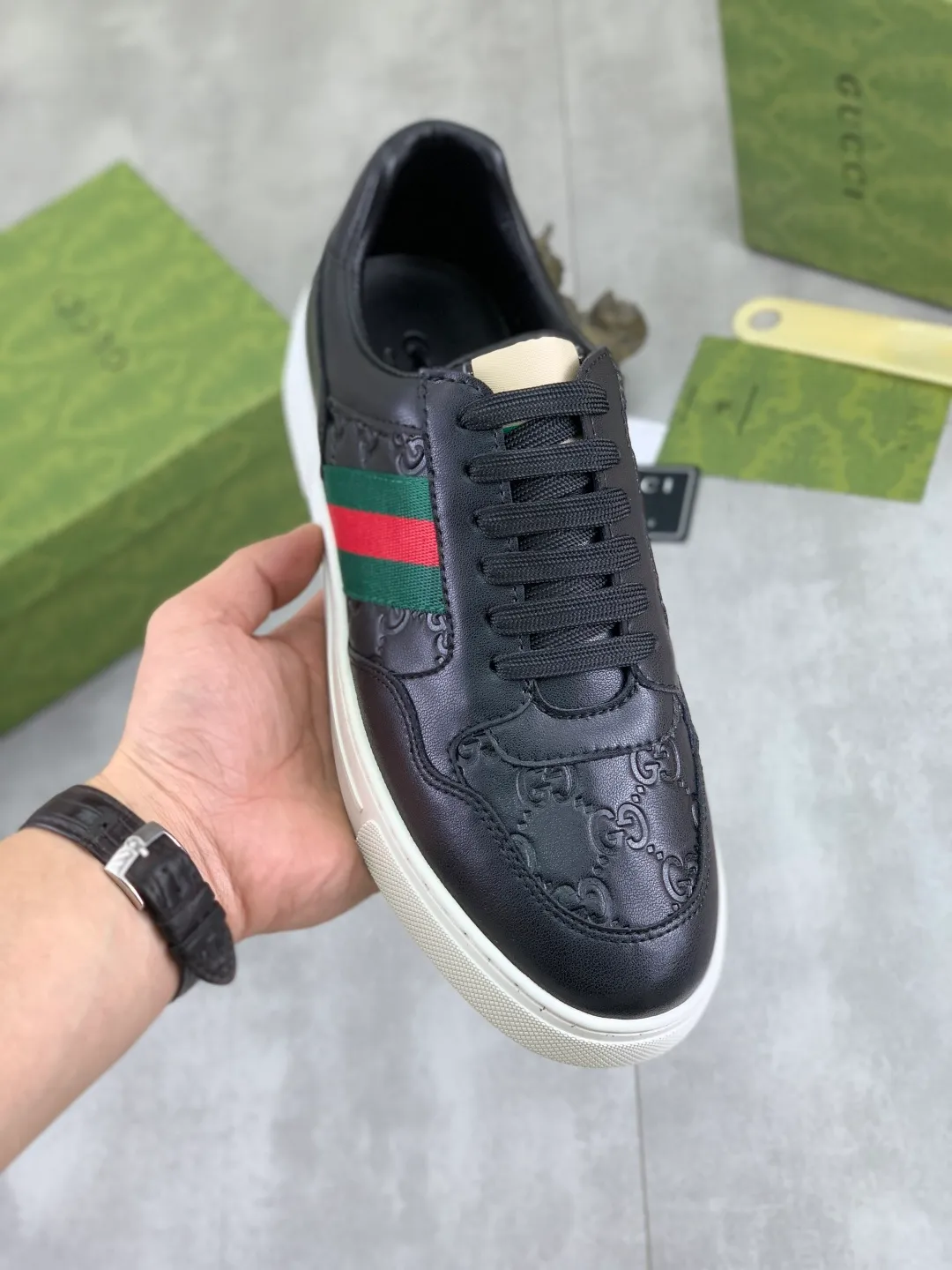 Men's shoes 💰P420 💰[New style]🆘 The latest model from Gucci GUCCI official website🎁Classic casual and fashionable men's shoes👟Best model💥The style is simple and elegant, exclusive for trendy men. Unique official website latest brand elements👑Gucci original decoration, fashionable and generous, original soft calfskin fabric➕Comfortable soft first-layer pigskin lining ✅The official website specifies wear-resistant casual outsole, the classic model is photographed in real life🎬Color: 2️⃣colors available😍Number of codes: 38-44